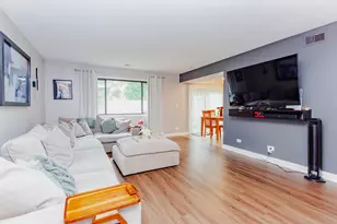840 Dighton Ln, Schaumburg, IL 60173 - Photo 4