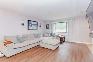 840 Dighton Ln, Schaumburg, IL 60173 - Photo 6