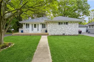 29 S Ash St, Palatine, IL 60067 - Photo 1
