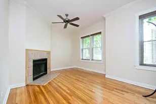 871 W Cornelia Ave, Chicago, IL 60657 - Photo 2