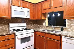 119 Saratoga Ct, Vernon Hills, IL 60061 - Photo 8