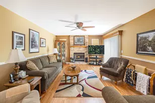 1080 Victoria Dr, Fox River Grove, IL 60021 - Photo 2