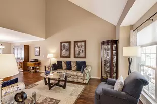 1080 Victoria Dr, Fox River Grove, IL 60021 - Photo 2