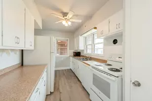 319 N Lord Ave, Carpentersville, IL 60110 - Photo 10