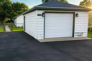 37706 N Nippersink Pl, Spring Grove, IL 60081 - Photo 2