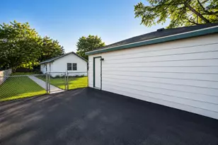 37706 N Nippersink Pl, Spring Grove, IL 60081 - Photo 16