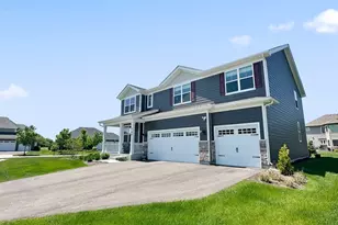 765 Kentshire Cir, Elgin, IL 60124 - Photo 2