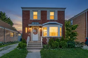 10718 S Trumbull Ave, Chicago, IL 60655 - Photo 1