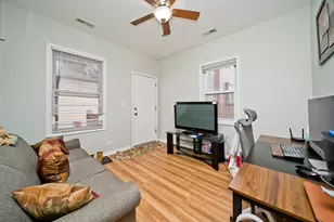 1431 W Flournoy St, Chicago, IL 60607 - Photo 2