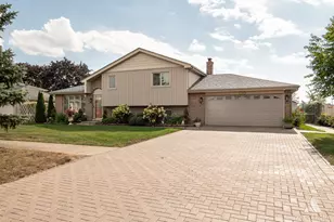 8611 W 75th St, Justice, IL 60458 - Photo 2