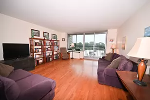 5201 S Cornell Ave, Chicago, IL 60615 - Photo 2
