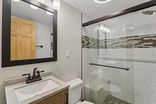 327 Oakwood Dr, Antioch, IL 60002 - Photo 16