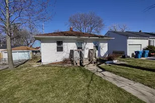 912 Douglas St, Morris, IL 60450 - Photo 2