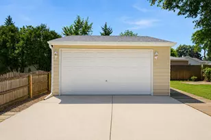 126 S Lodge Ln, Lombard, IL 60148 - Photo 32