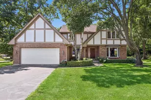 6402 Indian Head Ct, Indian Head Park, IL 60525 - Photo 1