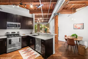 225 W Huron St, Chicago, IL 60654 - Photo 6
