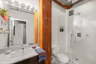 225 W Huron St, Chicago, IL 60654 - Photo 12