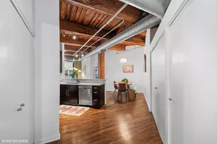 225 W Huron St, Chicago, IL 60654 - Photo 10