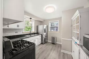 901 Manchester Ave, Westchester, IL 60154 - Photo 8