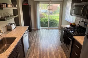 1127 Hertford Ct, Wheaton, IL 60189 - Photo 2