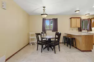 2004 W 4th St, Dixon, IL 61021 - Photo 10