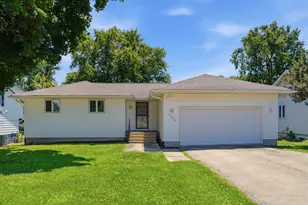 2004 W 4th St, Dixon, IL 61021 - Photo 1