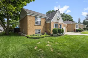 9024 30th St, Brookfield, IL 60513 - Photo 2