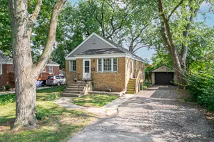 1010 E Evergreen St, Wheaton, IL 60187 - Photo 2