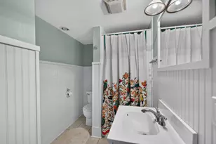 1010 E Evergreen St, Wheaton, IL 60187 - Photo 22