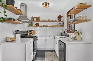 1010 E Evergreen St, Wheaton, IL 60187 - Photo 8