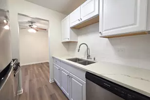 889 Trace Dr, Buffalo Grove, IL 60089 - Photo 10