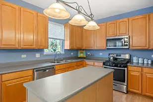2460 Hartfield Dr, Montgomery, IL 60538 - Photo 10
