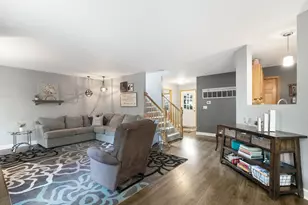 681 W Huron Hills Trail, Round Lake Heights, IL 60073 - Photo 4