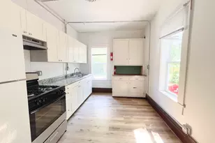 216 E South St, Woodstock, IL 60098 - Photo 2
