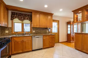 9227 Merrill Ave, Morton Grove, IL 60053 - Photo 16
