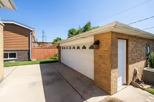 9227 Merrill Ave, Morton Grove, IL 60053 - Photo 6