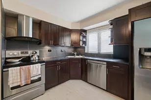 9331 Landings Ln, Des Plaines, IL 60016 - Photo 8