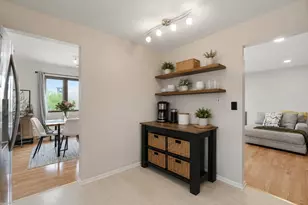 9331 Landings Ln, Des Plaines, IL 60016 - Photo 10