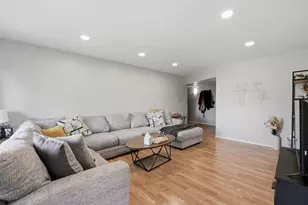 9331 Landings Ln, Des Plaines, IL 60016 - Photo 4