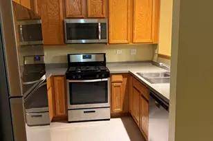 2261 Barrington Dr E, Aurora, IL 60503 - Photo 4