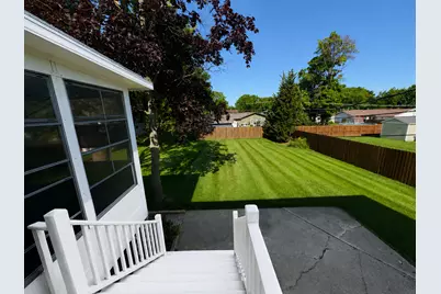 2010 Carleton Road, Hoffman Estates, IL 60169 - Photo 2