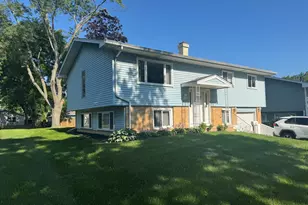 2010 Carleton Rd, Hoffman Estates, IL 60169 - Photo 24