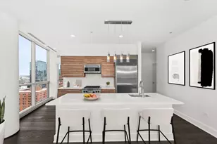 110 W Superior St, Chicago, IL 60654 - Photo 10