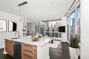 110 W Superior St, Chicago, IL 60654 - Photo 8