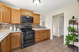 8911 Pine Ave, Wonder Lake, IL 60097 - Photo 4
