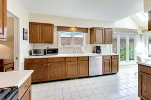 1819 N Normandy Ct, Arlington Heights, IL 60004 - Photo 14