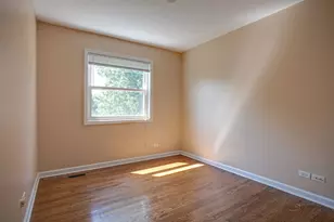 2382 N Quaker Hollow Ln, Round Lake Beach, IL 60073 - Photo 18