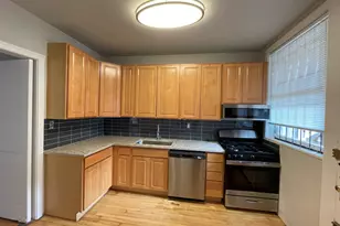 1955 W Sunnyside Ave, Chicago, IL 60640 - Photo 2