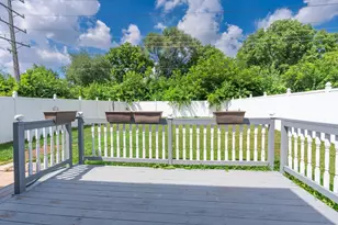 1072 N Highland Ave, Aurora, IL 60506 - Photo 10