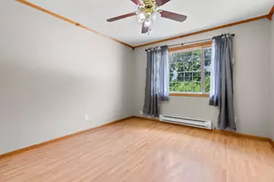 1072 N Highland Ave, Aurora, IL 60506 - Photo 8